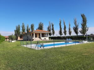 Chalet nuevo con piscina y parcela de 18.000m2 en Villaralbo