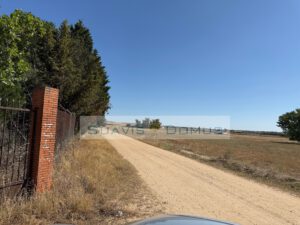 Finca con electricidad y pozo en Morales del Vino