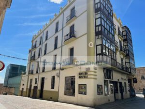 Piso de 108m2 con ascensor en casco antiguo